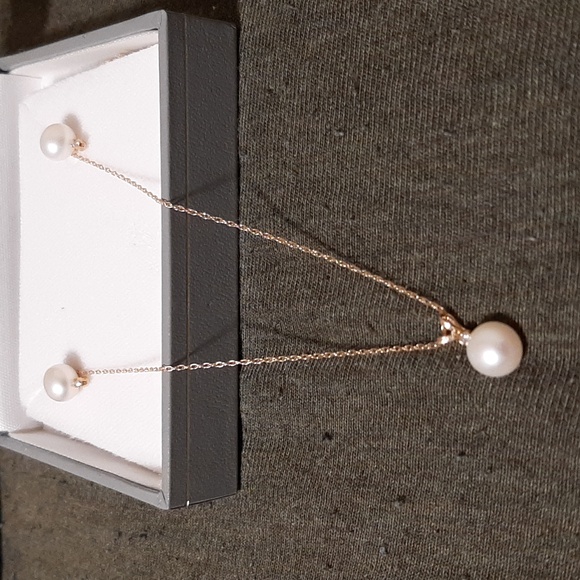 Pearl Necklace and Earrings - Picture 2 of 7